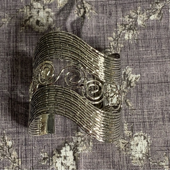 Brand New Metal Waved Cuff Bracelet - Picture 1 of 10